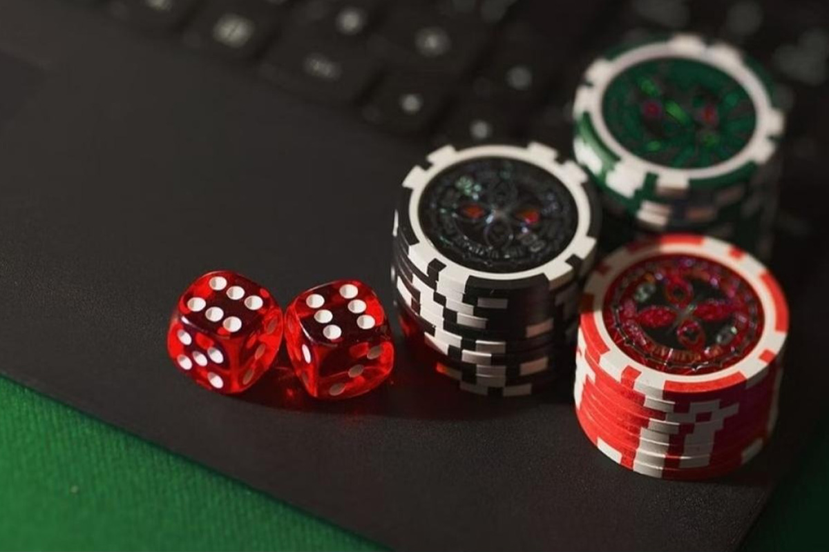 india:-six-people,-including-cops,-arrested-after-ranchi-police-busts-illegal-gambling-den
