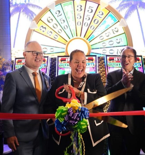 igt-and-graton-resort-&-casino-celebrate-global-debut-of-wheel-of-fortune-trio-cabinet